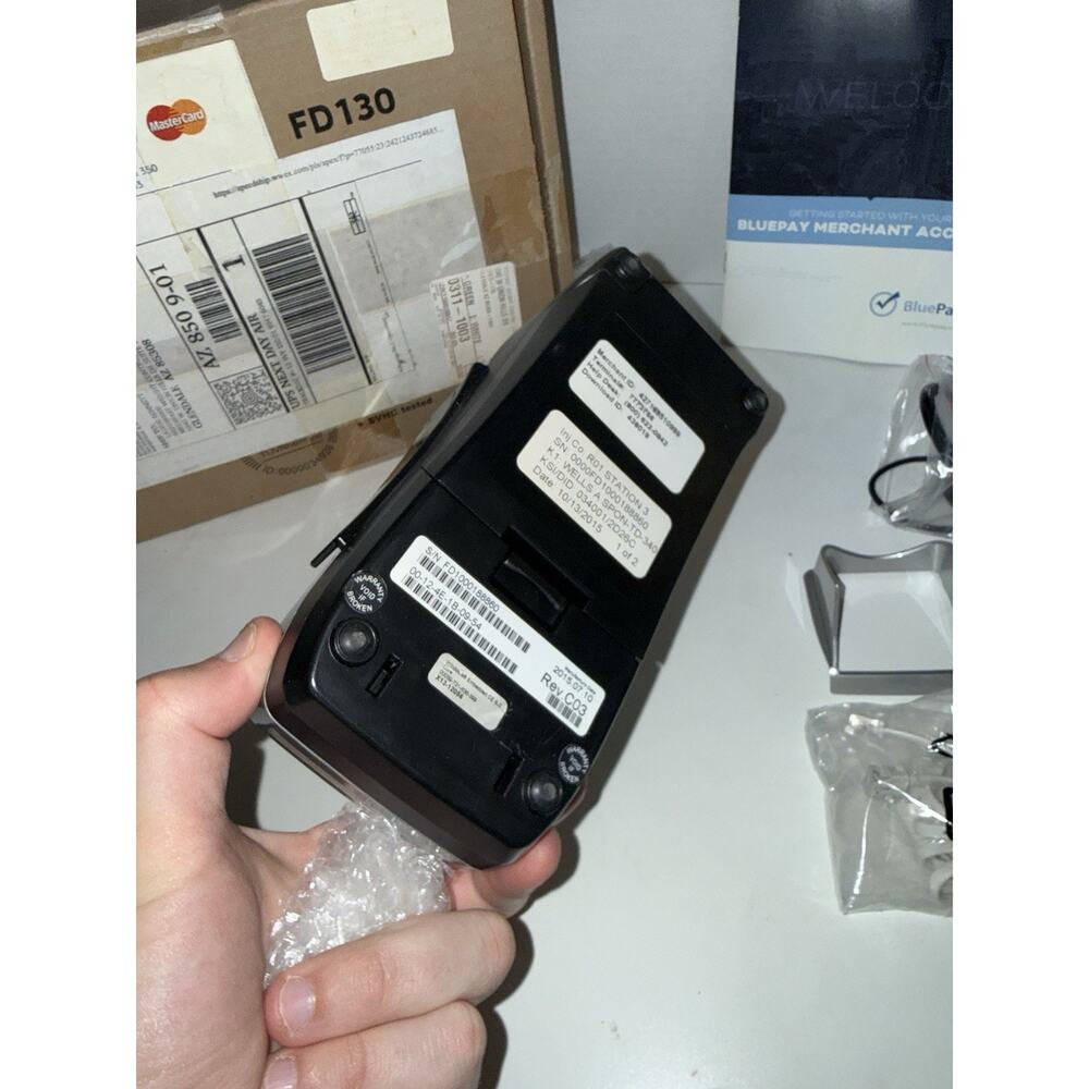 First Data FD130 EMV NFC Dial/IP Credit Card Machine - Picture 3 of 10